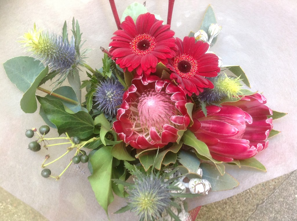 Newcastle Florist | 11 Gothic St, Jesmond NSW 2299, Australia | Phone: (02) 4023 5208