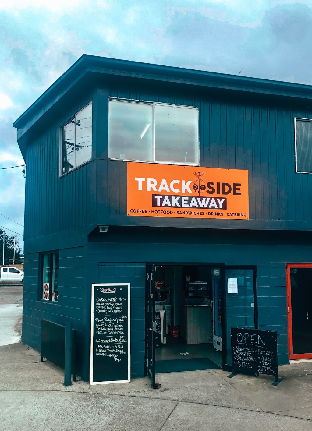 Trackside Takeaway | 1/21 Bolong Rd, Bomaderry NSW 2541, Australia | Phone: 0492 955 238