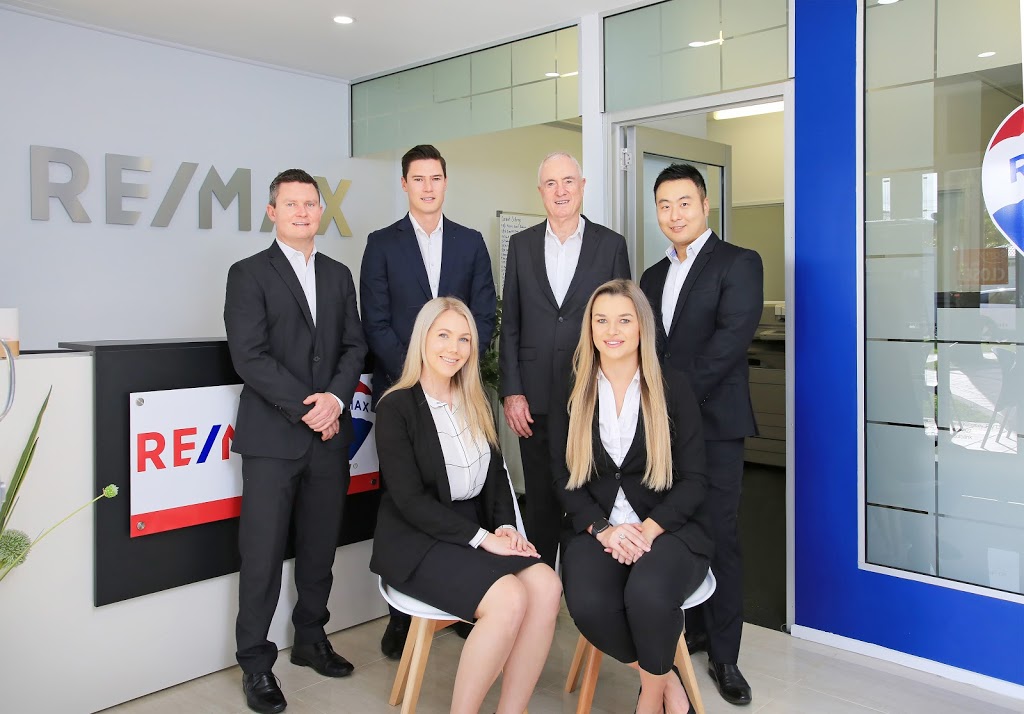 RE/MAX Property Centre | Shop 6/110 Monaco St, Broadbeach Waters QLD 4218, Australia | Phone: (07) 5629 7735