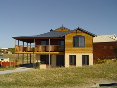 Dongara Holiday Homes | 14 Massingham Pl, Dongara WA 6525, Australia | Phone: 0400 238 012