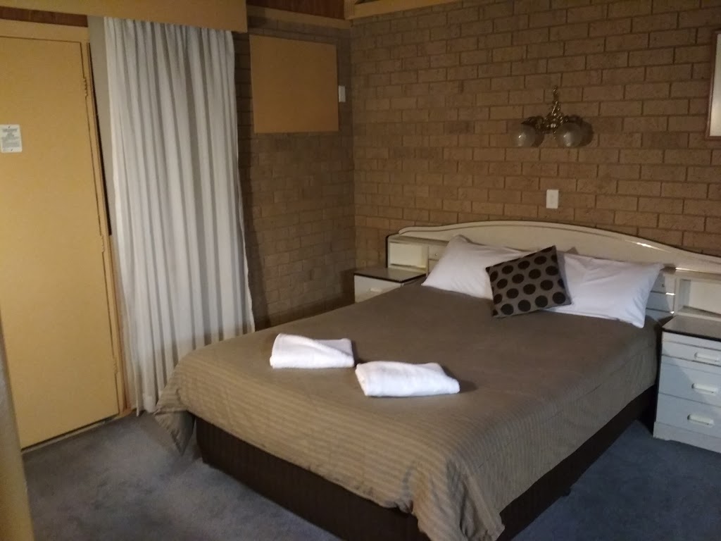 High Country Motor Inn | 13-17 Great Alpine Rd, Bright VIC 3741, Australia | Phone: (03) 5755 1244