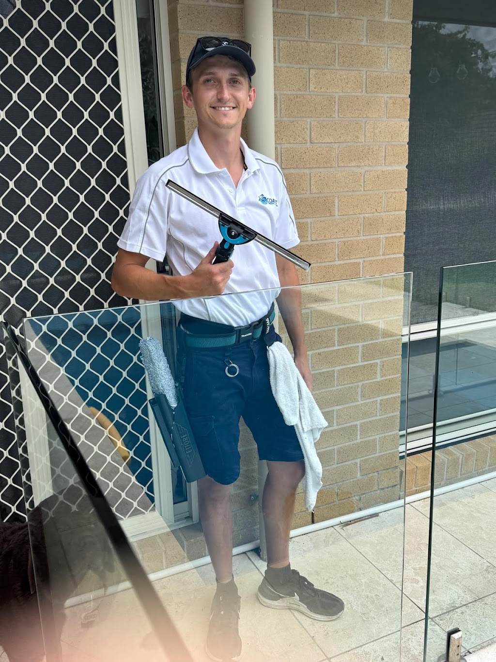 Coast Window Cleaning | 17 Emerald Pl, Green Point NSW 2428, Australia | Phone: 0447 066 708