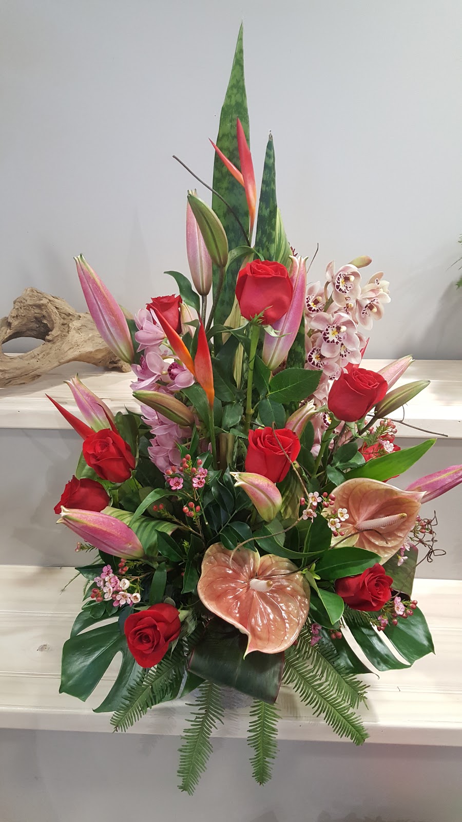 Flowers On Q | florist | Cnr Bermuda &, Markeri St, Mermaid Waters QLD 4218, Australia | 0755721322 OR +61 7 5572 1322