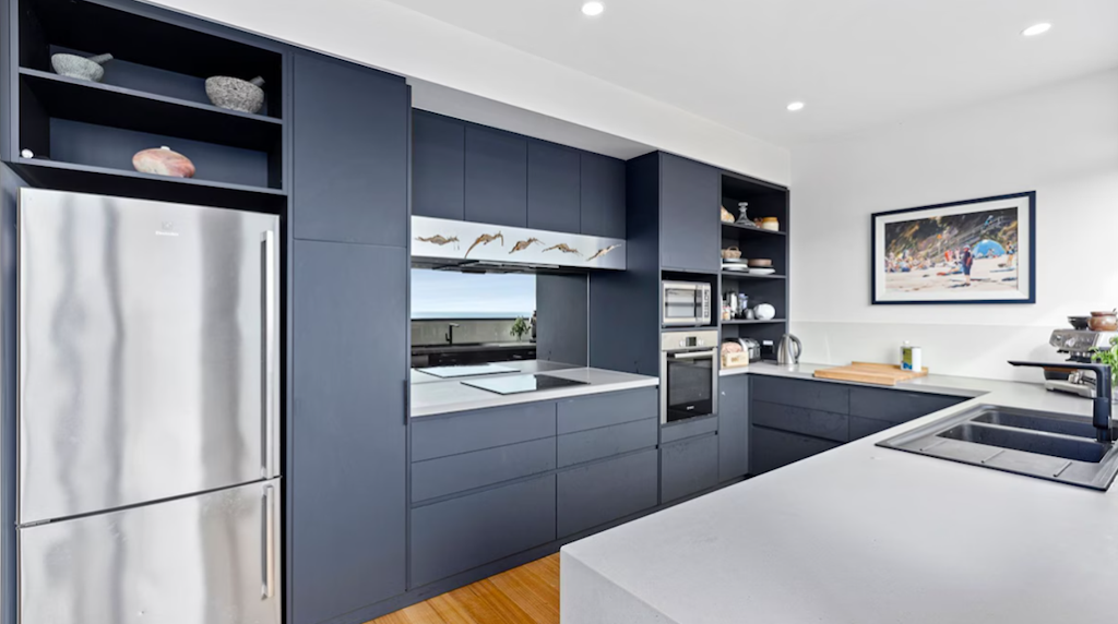 The Surf Spot Spectacular Eastern View Beach House | 635 Great Ocean Rd, Eastern View VIC 3231, Australia | Phone: (03) 5289 4233