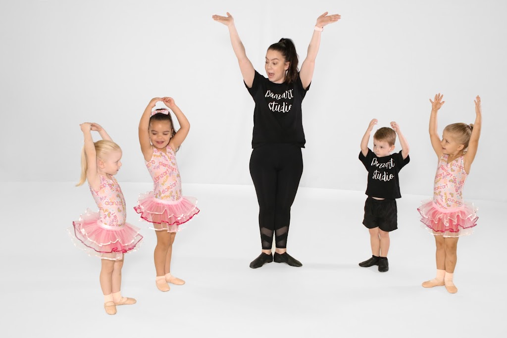 Danzart Studio | 83 Oateson Skyline Dr, Seven Hills QLD 4170, Australia | Phone: (07) 3843 3011