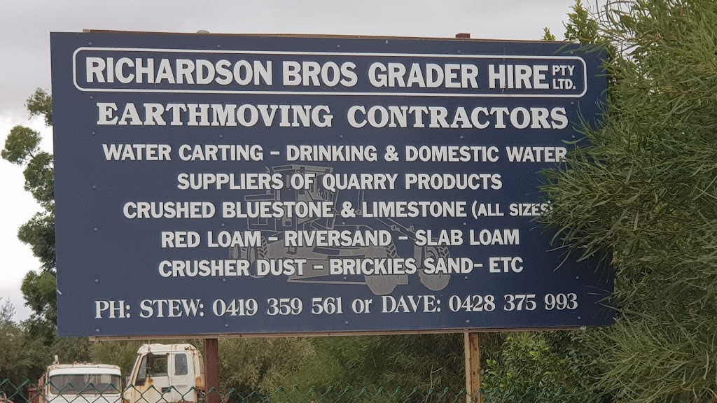 Richardson Bros Grader Hire |  | 1 Boobook Ave, Red Cliffs VIC 3496, Australia | 0419359561 OR +61 419 359 561