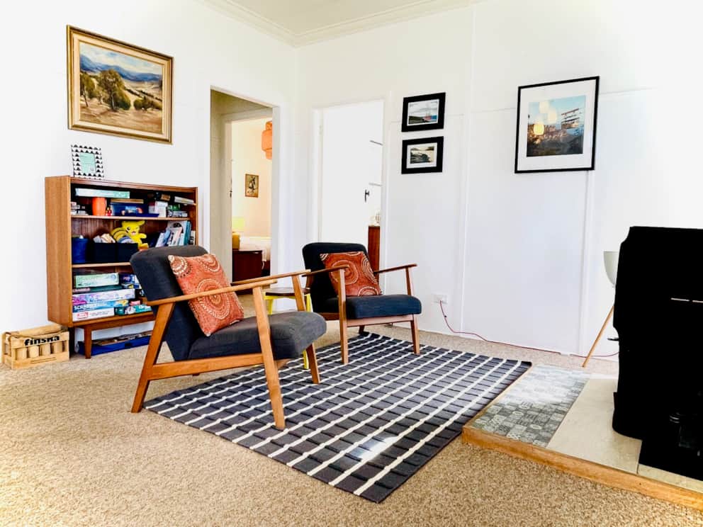 Katoomba Holiday | 28 Acacia St, Katoomba NSW 2780, Australia | Phone: 0422 337 982