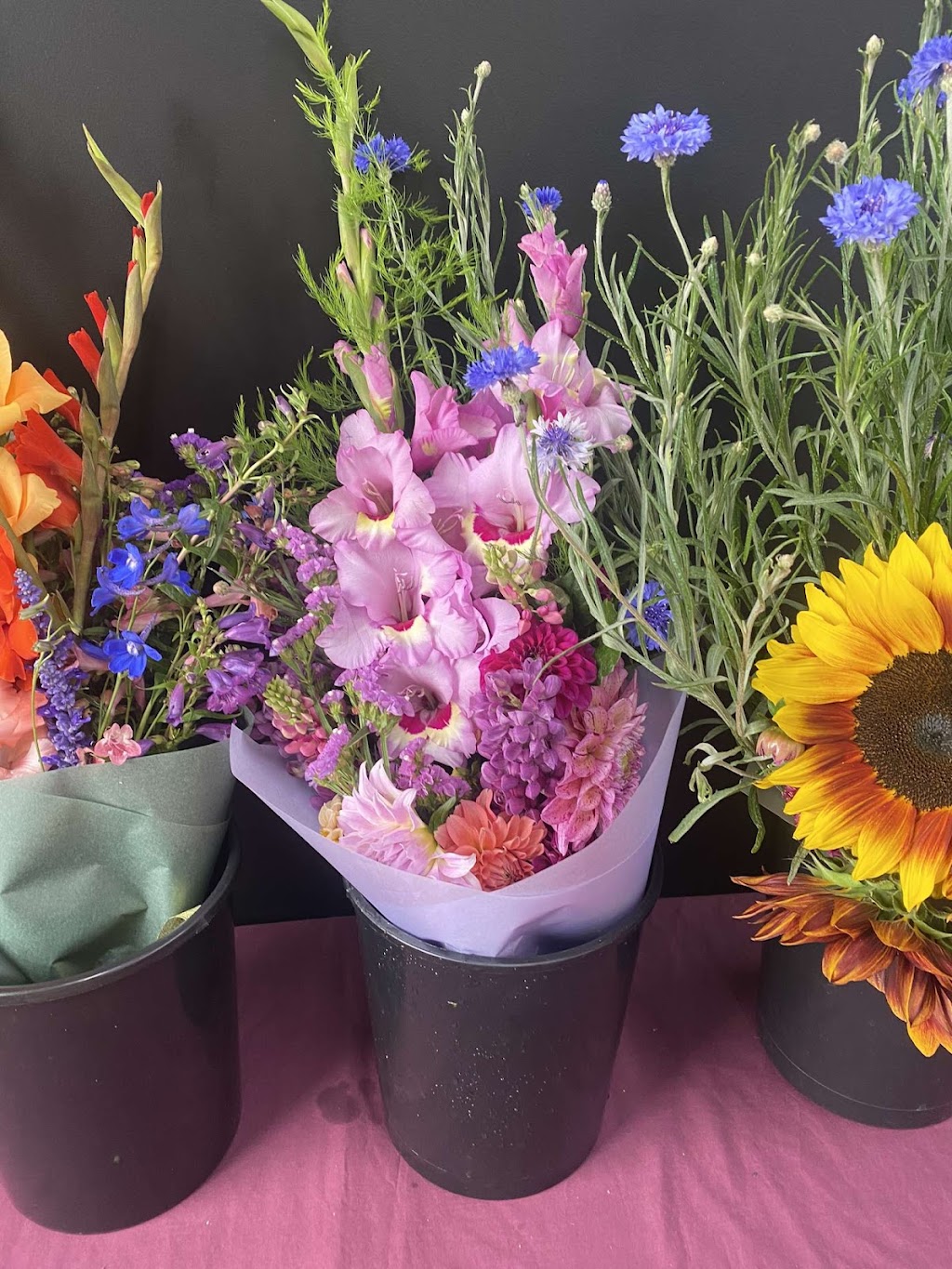 Beautiful blooms Guyra | 19 Lakeview Rd, Guyra NSW 2365, Australia | Phone: 0497 761 444