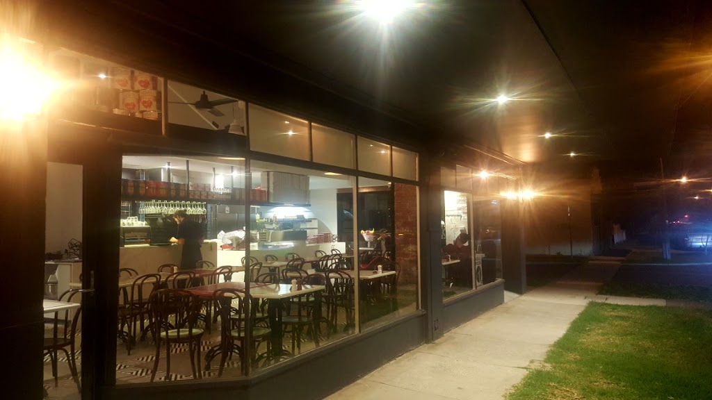 circa 900 pizzeria napoletana | restaurant | 34 Sussex St, Pascoe Vale South VIC 3044, Australia | 0393542105 OR +61 3 9354 2105