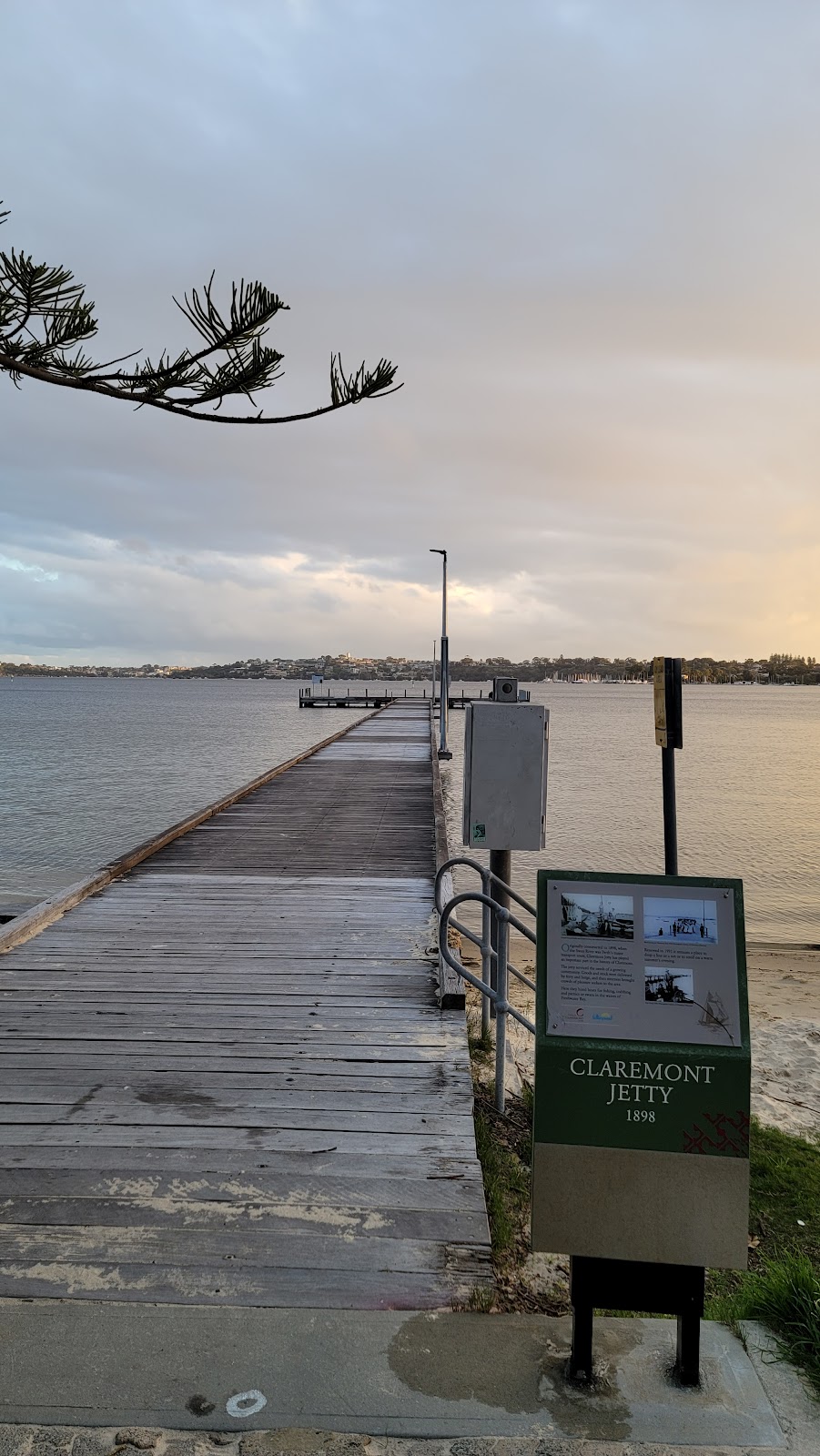 Claremont Jetty Fishing Spot | Jetty Rd, Claremont WA 6010, Australia | Phone: (08) 9285 4300