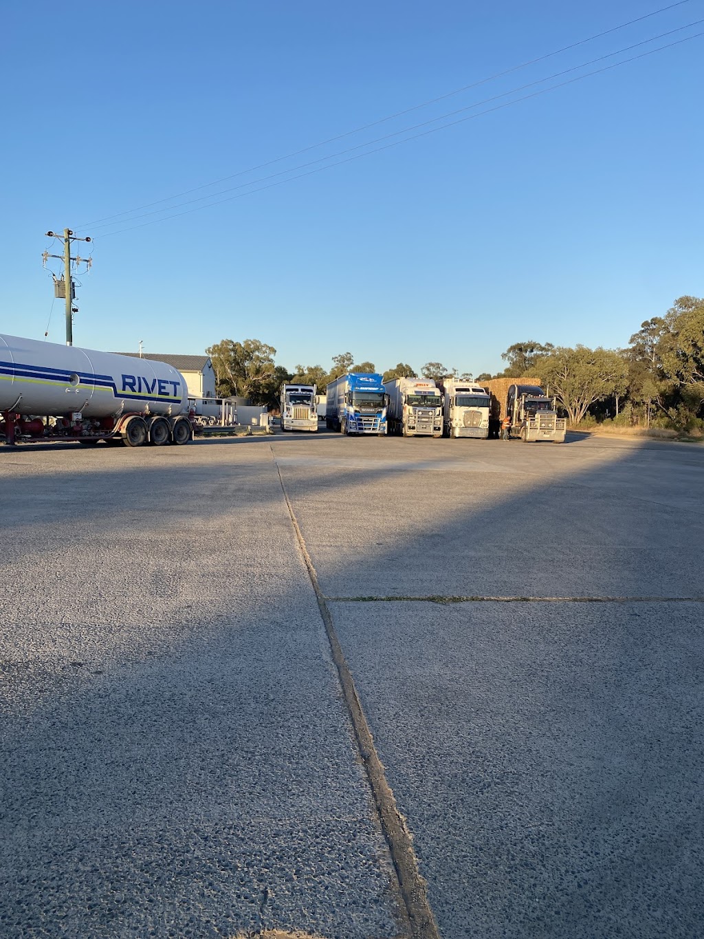 Shell Narrabri Truck Stop | 11553 Newell Hwy, Narrabri NSW 2390, Australia | Phone: (02) 6799 1200