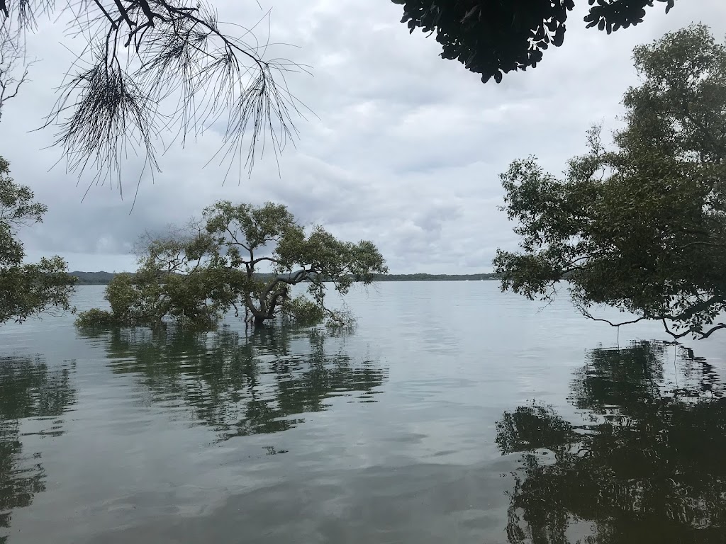 Lamb Island Beachside Stay | 48 Resthaven Dr, Lamb Island QLD 4184, Australia | Phone: 0403 280 820