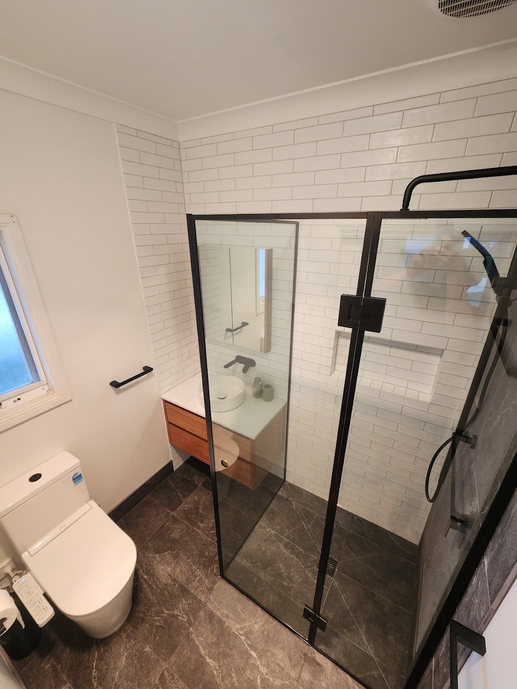 Think Frameless Glassworks | 7 Mitiamo St, Eynesbury VIC 3338, Australia | Phone: 0493 164 619
