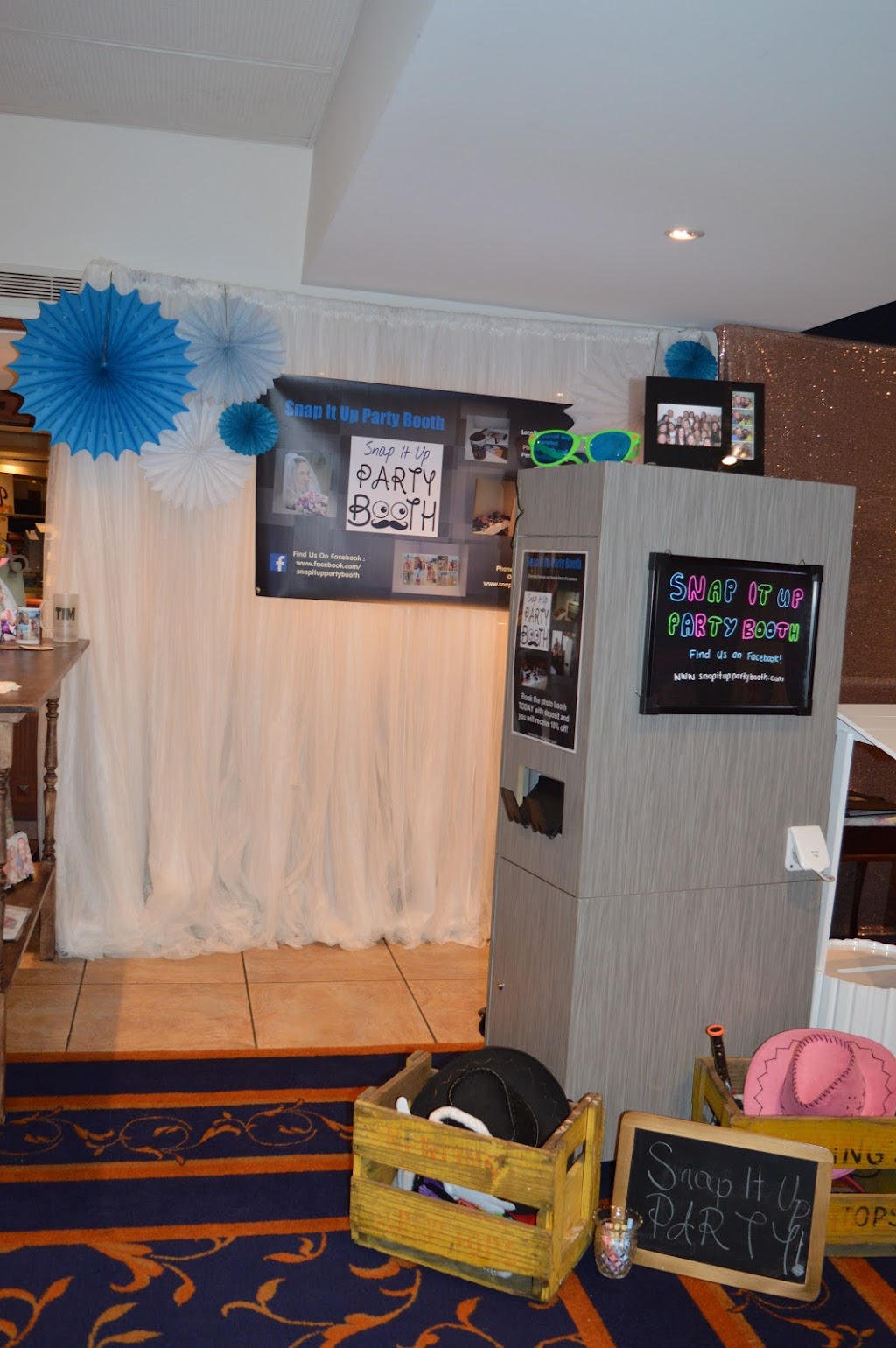 Snap It Up Party Booth Photobooth. |  | 1 Eaton St, Ashmont NSW 2650, Australia | 0438719066 OR +61 438 719 066