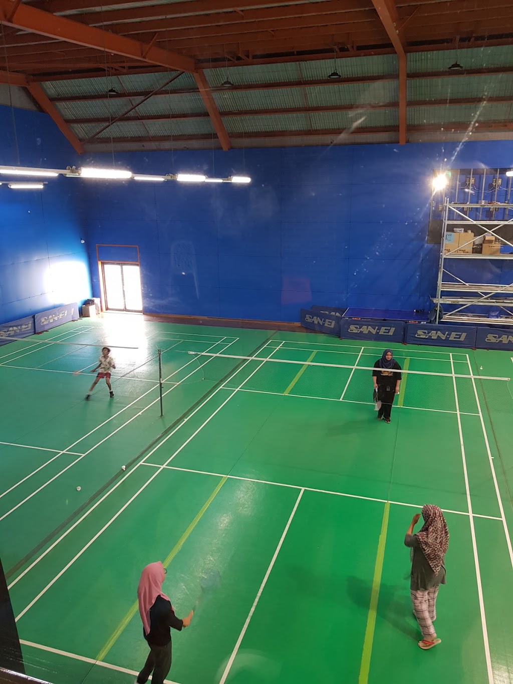 Yu Lin Badminton Club | night club | 44-52 Henderson Rd, Keysborough VIC 3173, Australia | 0425775480 OR +61 425 775 480