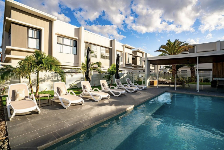 PARK COVE EASTERN VILLAS | 23-31 Sickle Ave, Hope Island QLD 4212, Australia | Phone: 0417 793 083