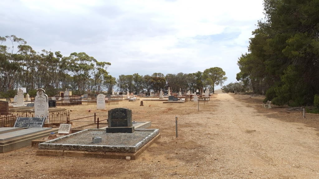 Yacka Cemetery | cemetery | 38 Pipeline Rd, Yacka SA 5470, Australia
