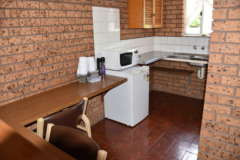 Corowa Gateway Motel | lodging | 203 Sanger St, Corowa NSW 2646, Australia | 0260331566 OR +61 2 6033 1566