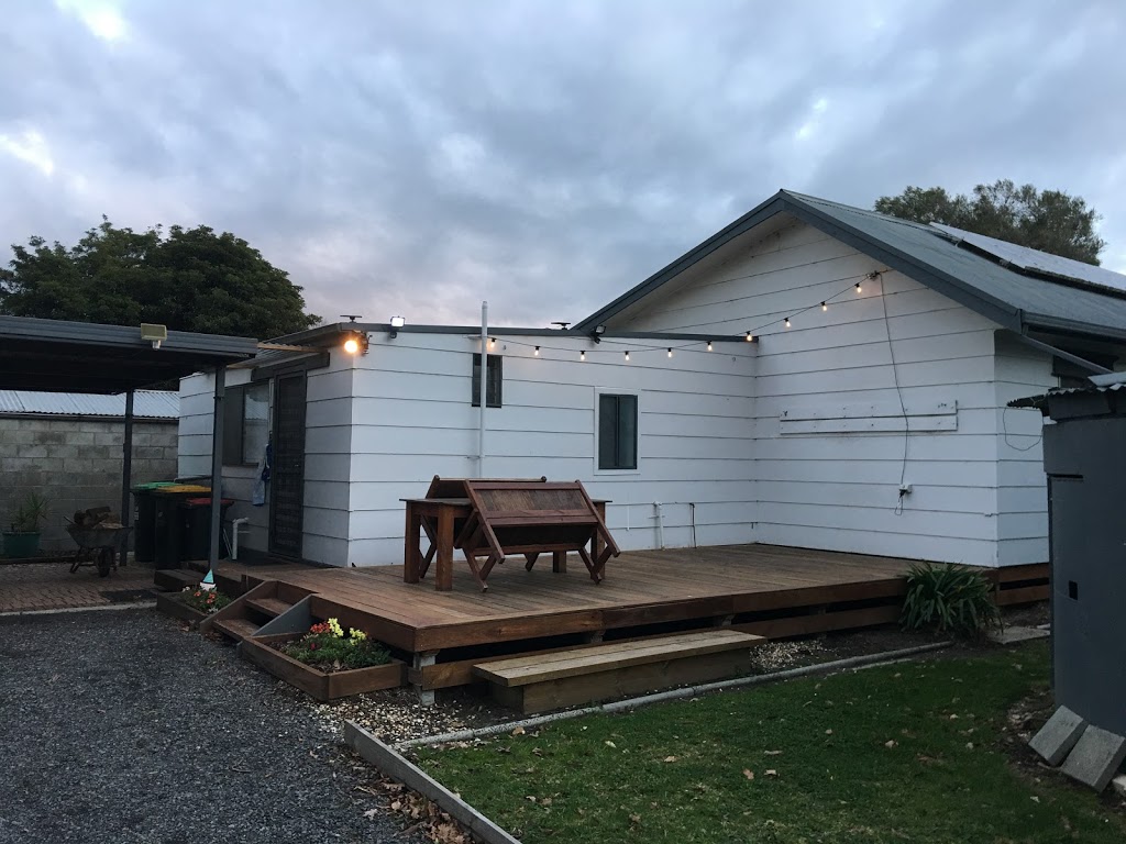 Blue Rock Cottage Accommodation |  | 22 Moe-Willow Grove Rd, Willow Grove VIC 3825, Australia | 0499888535 OR +61 499 888 535