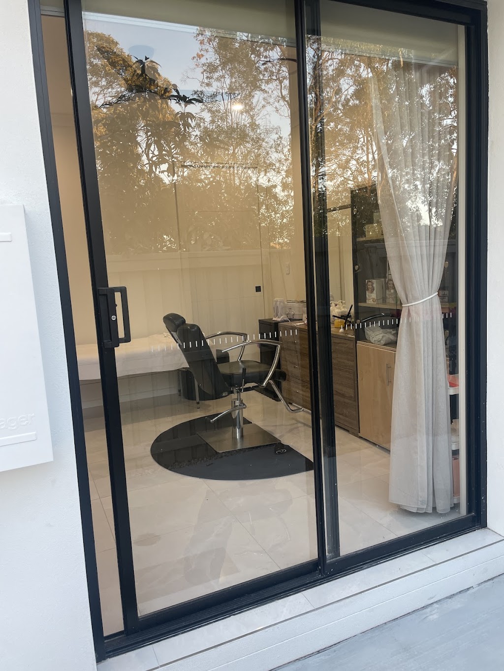 Crazy girls saloon and beauty | 55 Ashwood Cct, Chambers Flat QLD 4133, Australia | Phone: 0490 880 897