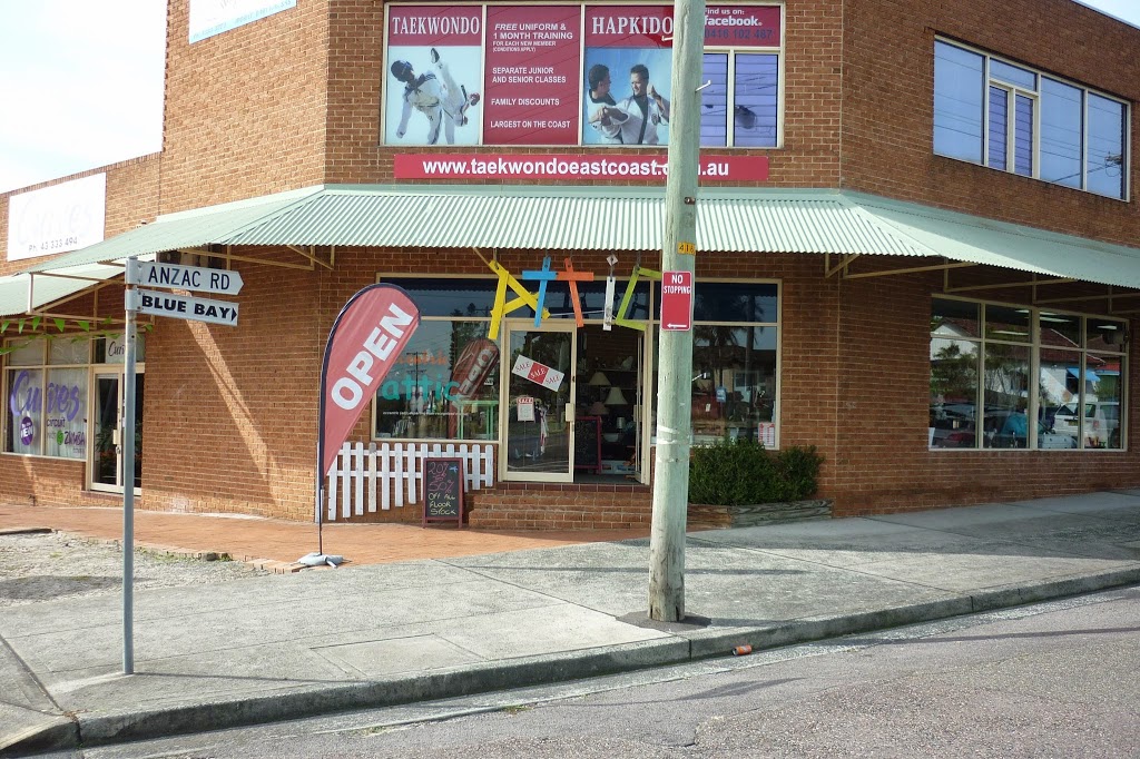 The Eccentric Attic | clothing store | 190 The Entrance Rd, Long Jetty NSW 2261, Australia | 0243329009 OR +61 2 4332 9009