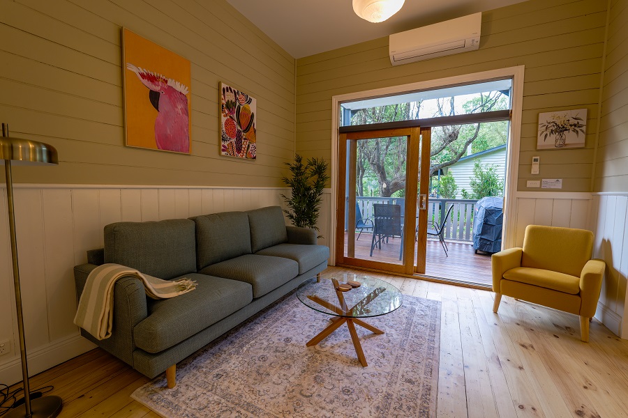 Ferntree Digs Cottage | 20 Ferntree Ave, Warburton VIC 3799, Australia | Phone: 0412 791 407