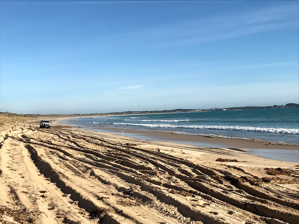 Long beach car park | Steve Woolston Rd, Mount Benson SA 5275, Australia