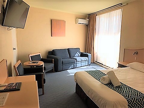 Palm Court Motor Inn | 138 William St, Port Macquarie NSW 2444, Australia | Phone: 1800 982 766