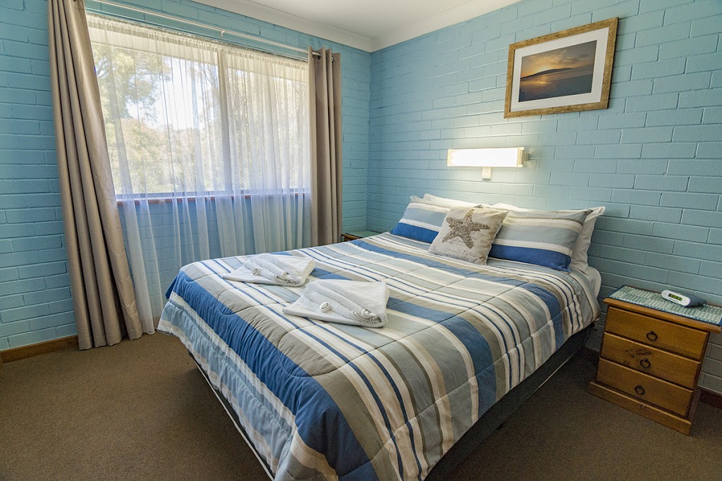 Emu Beach Chalets | 9 Medcalf Parade, Emu Point WA 6330, Australia | Phone: (08) 9844 8889