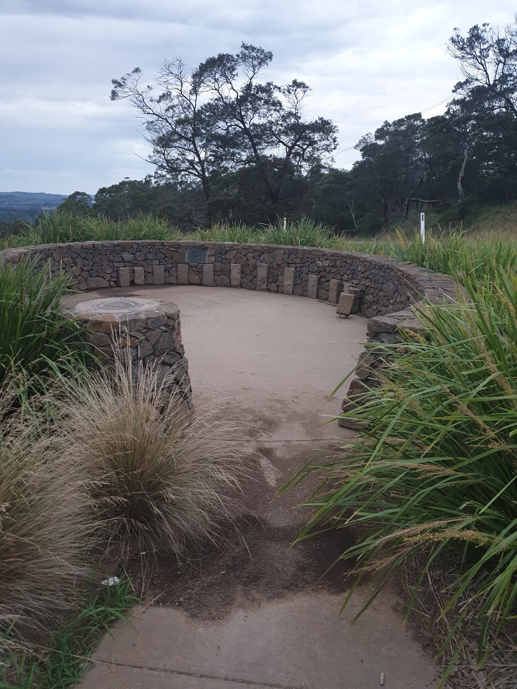 Oxley Hill Lookout | tourist attraction | Oxleys Hill Rd, Bowral NSW 2576, Australia | 0248680888 OR +61 2 4868 0888