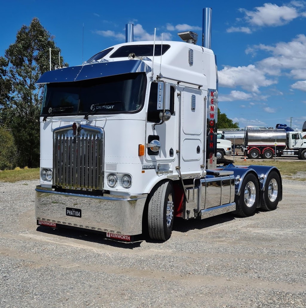 Juniours Haulage Pty Ltd | 13 Tomlinson St, Yarrabilba QLD 4207, Australia | Phone: 0409 062 048