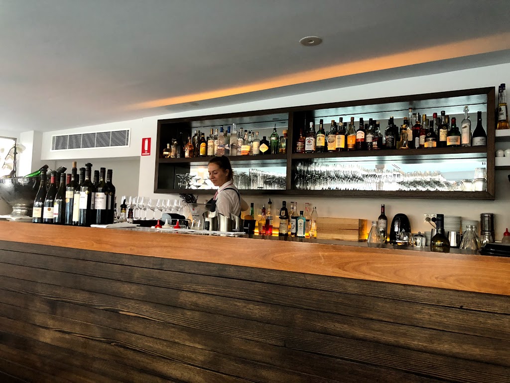 Sails on Lavender Bay | 2 Henry Lawson Ave, McMahons Point NSW 2060, Australia | Phone: (02) 9955 5998