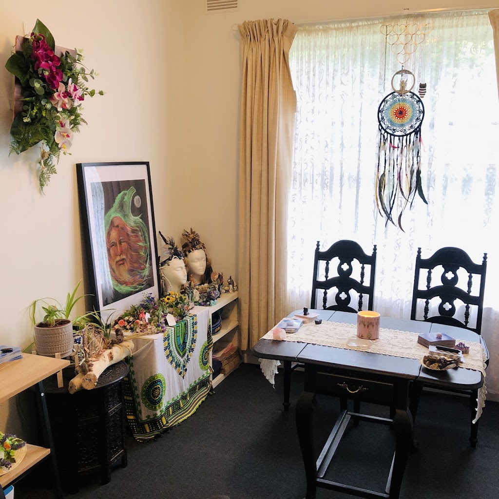 Janee Psychic Medium | Burnett St, Sebastopol VIC 3356, Australia | Phone: 0476 146 076