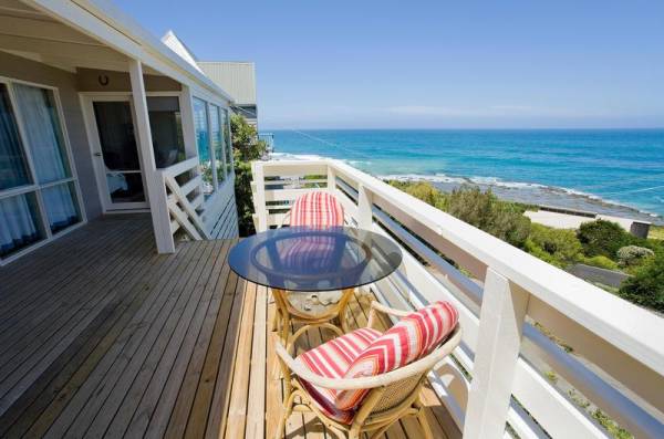 Cape Paradiso Marengo Holiday Home | lodging | 8 Panorama Cres, Marengo VIC 3233, Australia | 0352372600 OR +61 3 5237 2600