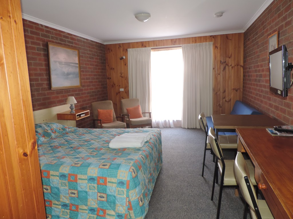 Tooleybuc Country Roads Motor Inn | lodging | 78 Cadell St, Tooleybuc NSW 2736, Australia | 0350305401 OR +61 3 5030 5401