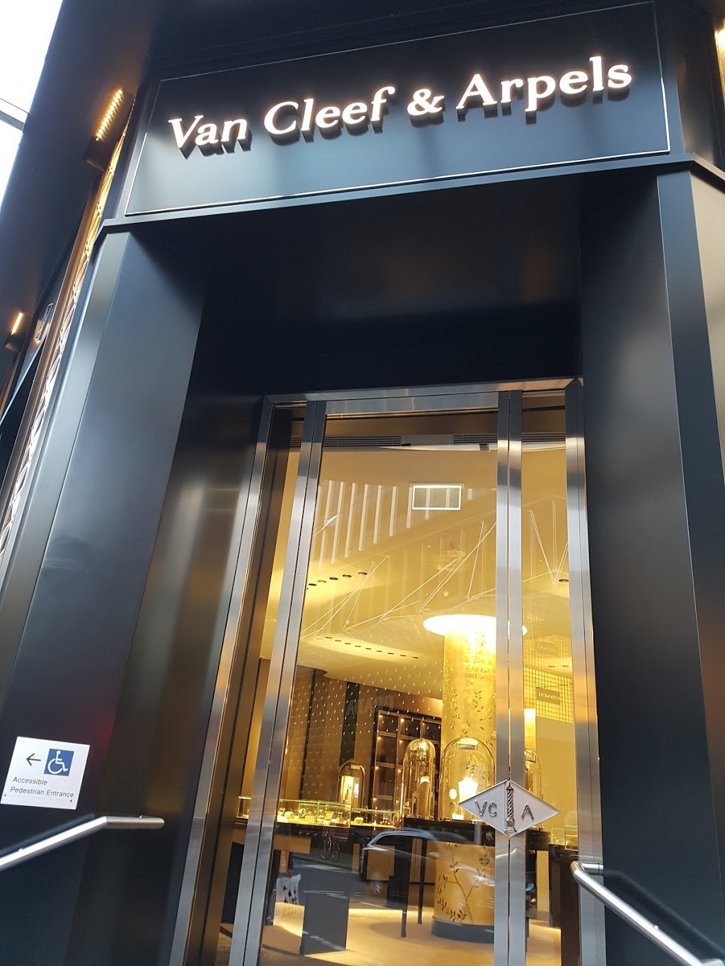 Van Cleef & Arpels | jewelry store | 112 Castlereagh St, Sydney NSW 2000, Australia | 0291256400 OR +61 2 9125 6400