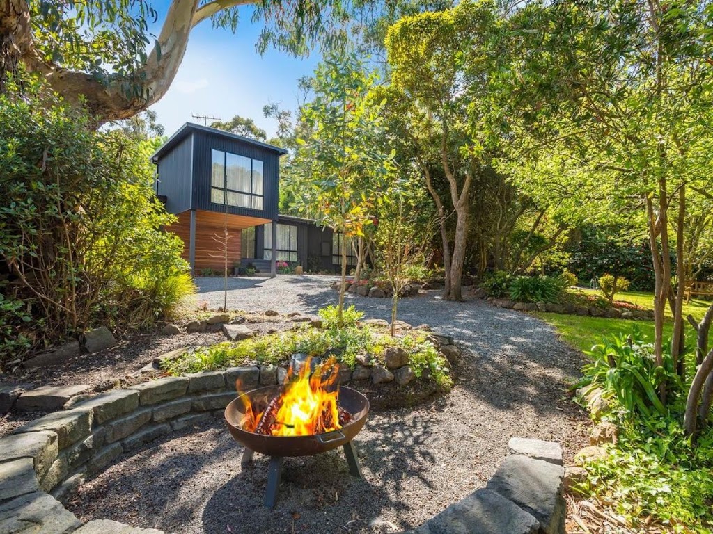 Camellia Grove Retreat | 12 Blanche Parade, Mount Macedon VIC 3441, Australia | Phone: 0412 476 668