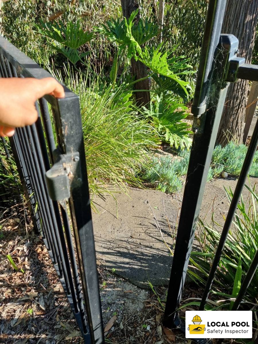Local Pool Safety Inspector | 4 Wega Ct, Diamond Creek VIC 3089, Australia | Phone: 0494 094 720