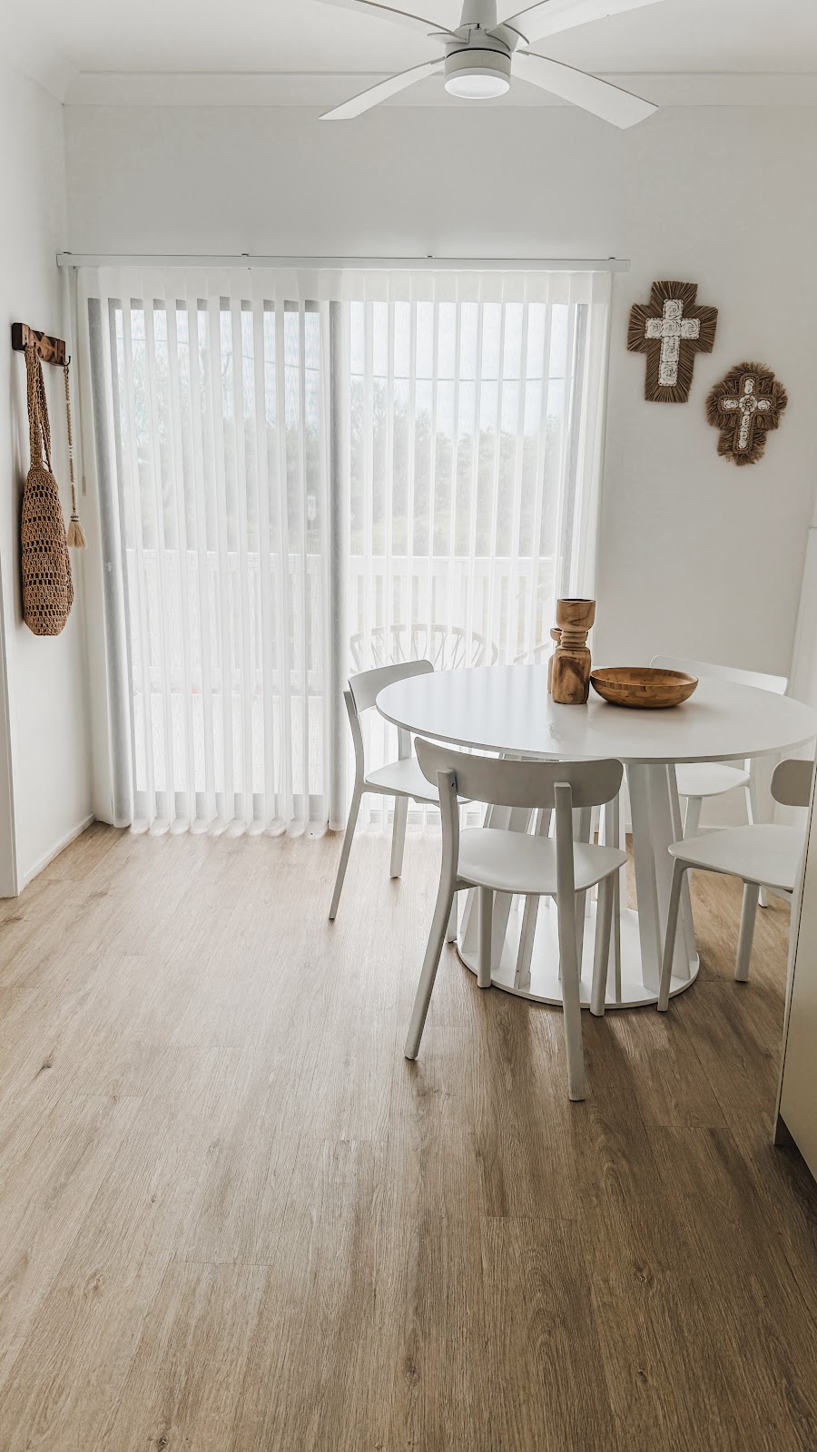 Beach Bungalow | 90 Farnborough Rd, Meikleville Hill QLD 4703, Australia | Phone: 0437 010 651