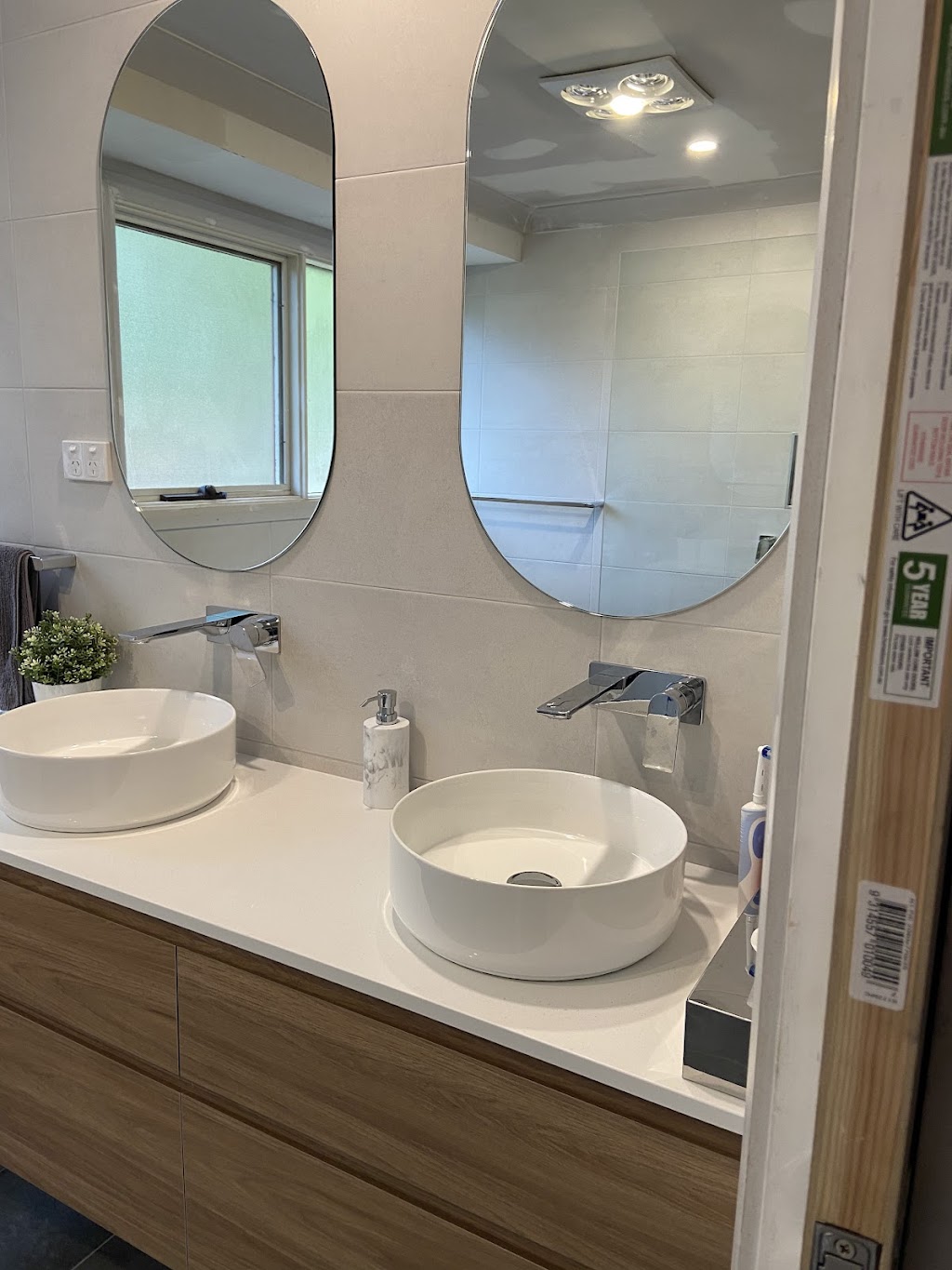 J and S Bathroom Renovations | 67 Grand Parade, Glossodia NSW 2756, Australia | Phone: 0412 698 685