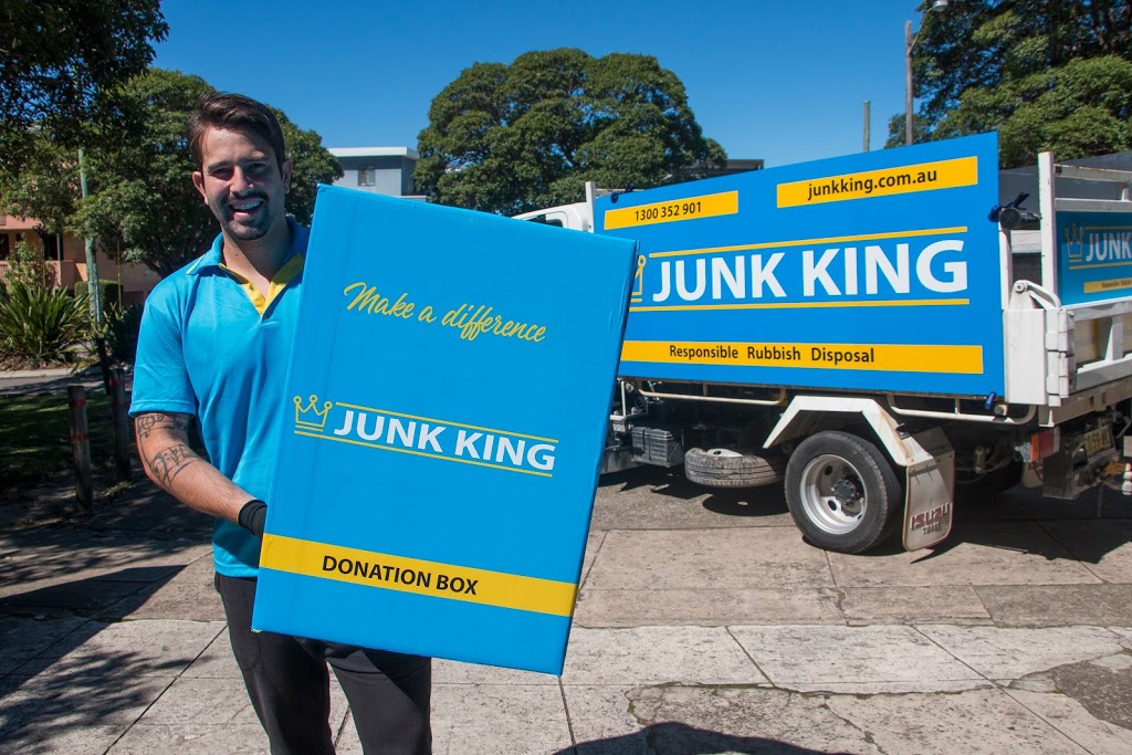 ???? Junk King Eastern Suburbs | Unit 3/288 Birrell St, Bondi Beach NSW 2026, Australia | Phone: 0410 808 723