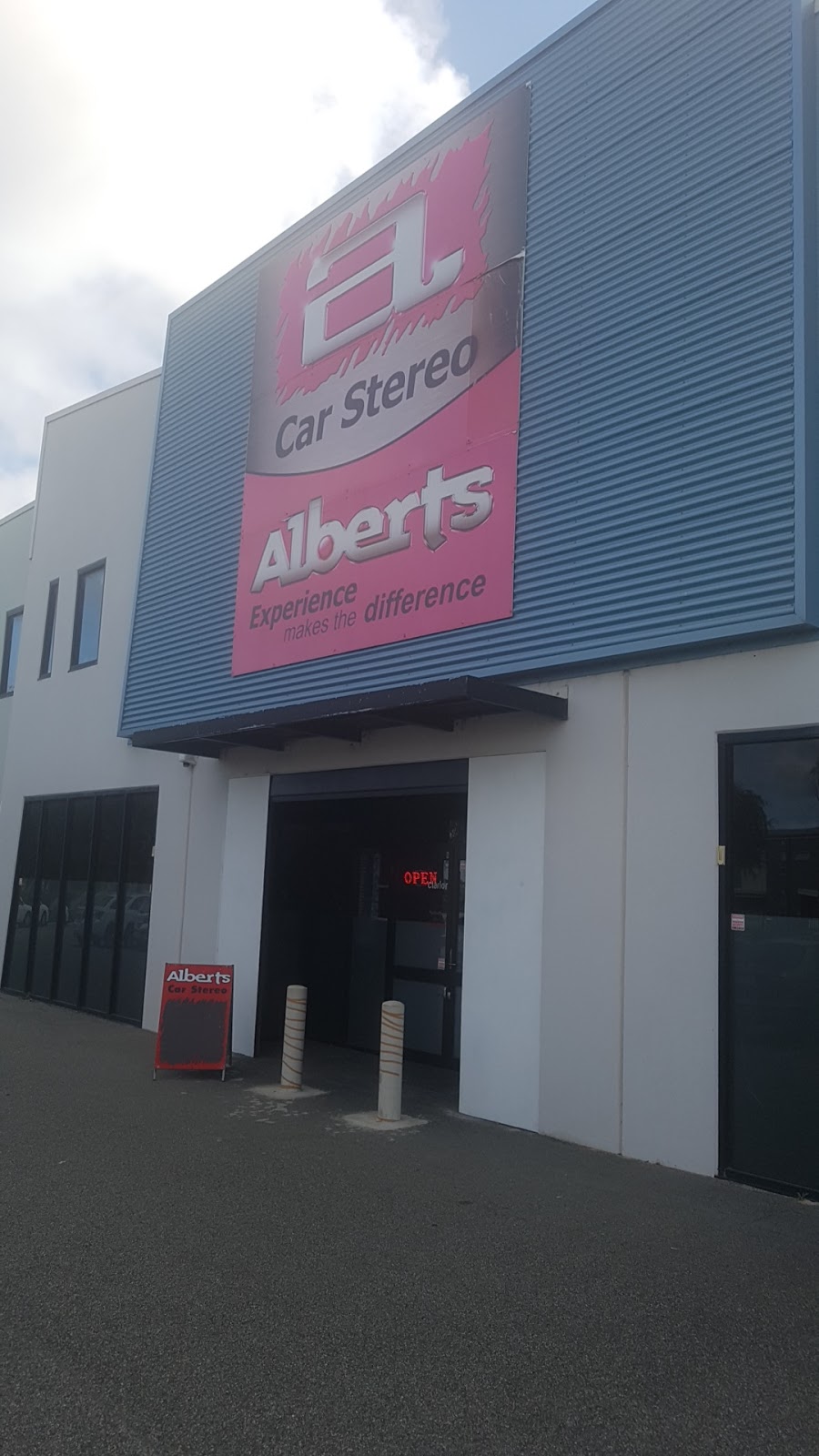 Alberts Car Stereo | electronics store | 6/8 Pickard Ave, Rockingham WA 6168, Australia | 0895291829 OR +61 8 9529 1829