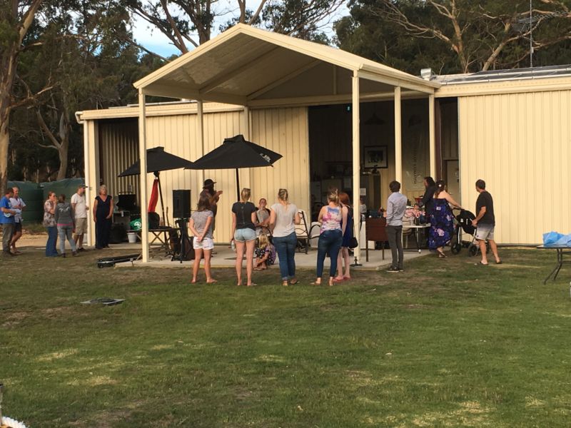 Coonawarra Cabins | 242 Comaum School Rd, Comaum SA 5277, Australia | Phone: 0438 005 051