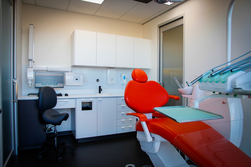 Cranbourne North Dental | dentist | 27 Linden Tree Way, Cranbourne North VIC 3977, Australia | 0359332766 OR +61 3 5933 2766