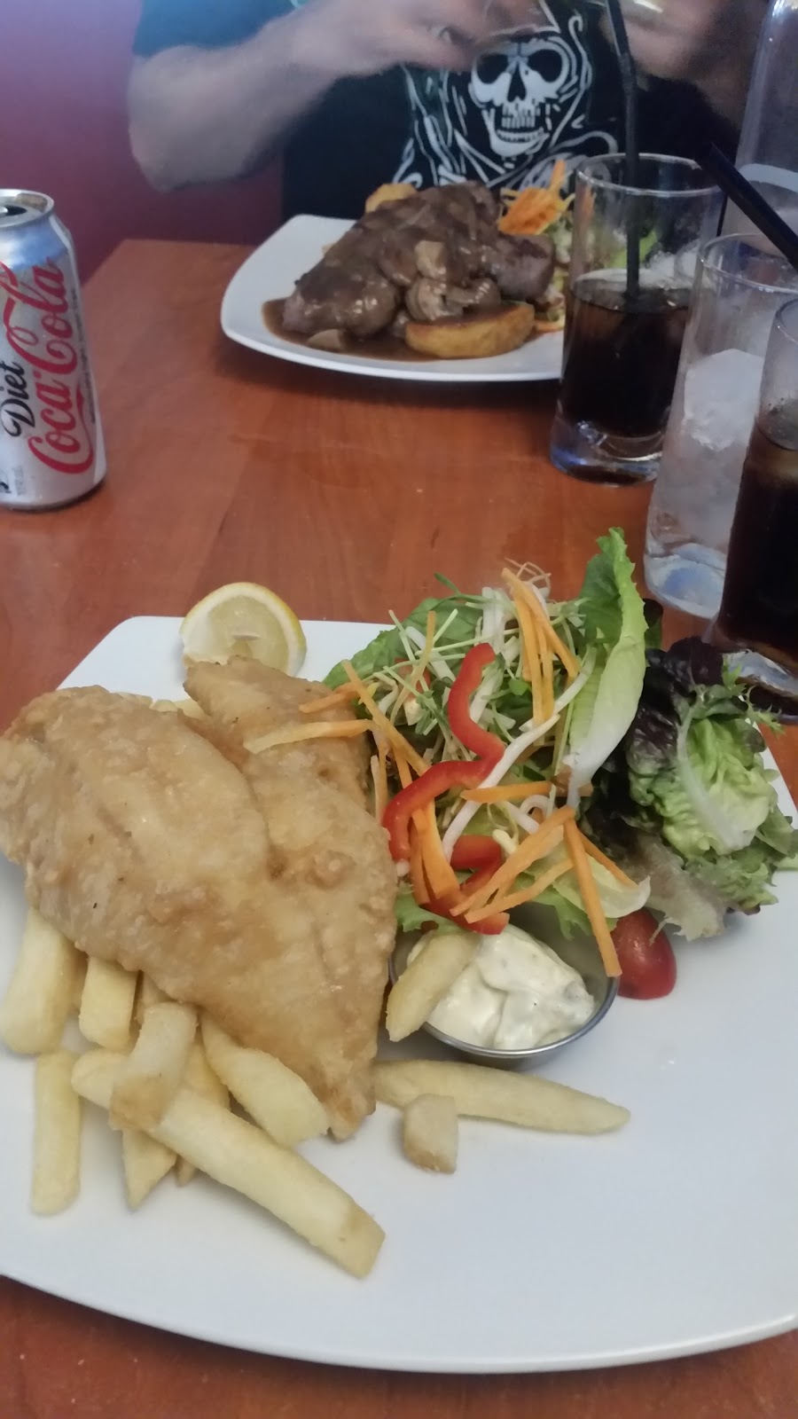 Dannys | restaurant | 89 Landsborough Ave, Scarborough QLD 4020, Australia | 0732037031 OR +61 7 3203 7031