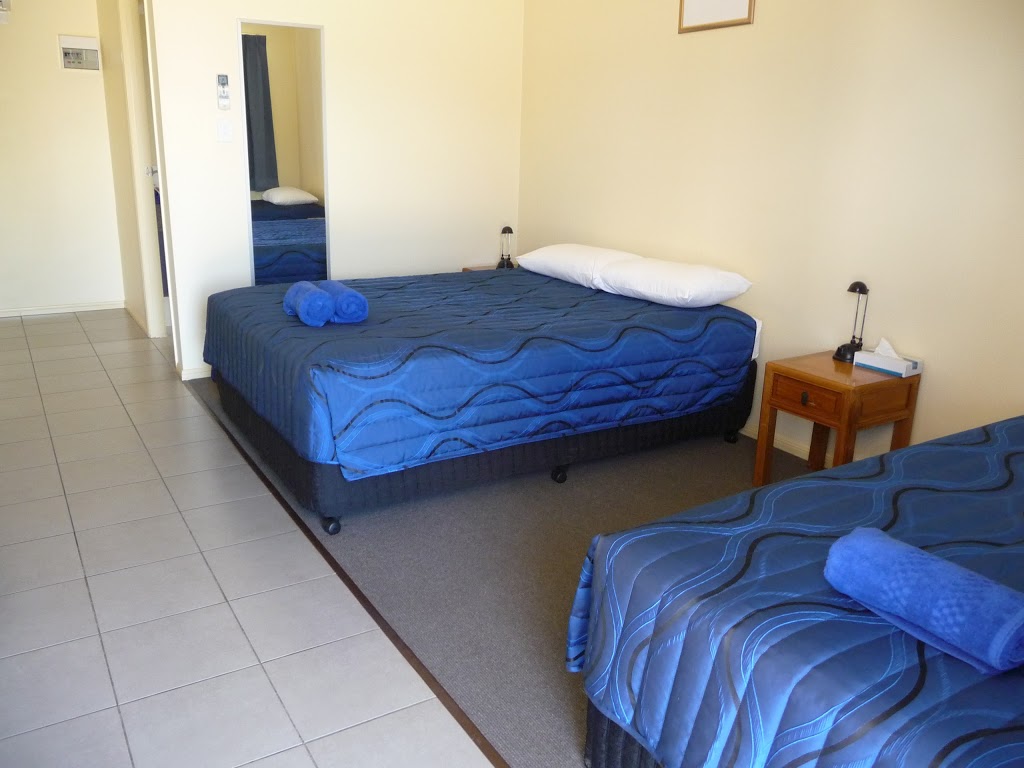 Moura Motel | lodging | 65-73 Dawson Hwy, Moura QLD 4718, Australia | 0749971588 OR +61 7 4997 1588