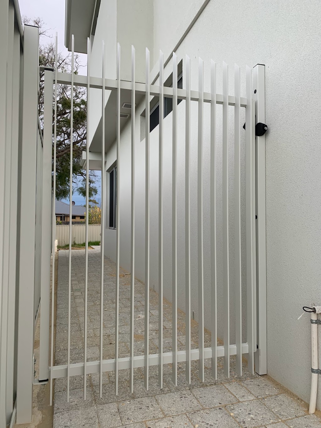 Broadwater Fencing and Powdercoaters Busselton | 33 Frederick St, Busselton WA 6280, Australia | Phone: (08) 9754 1541