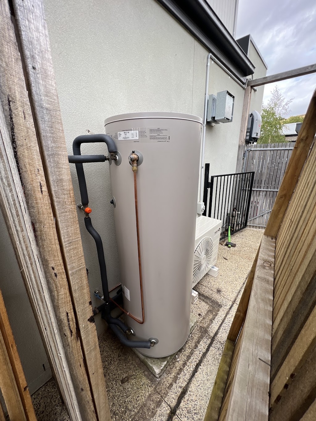 Geelong Heat Pumps | 21/23 Gregory Ave, Newtown VIC 3220, Australia | Phone: 0411 375 484