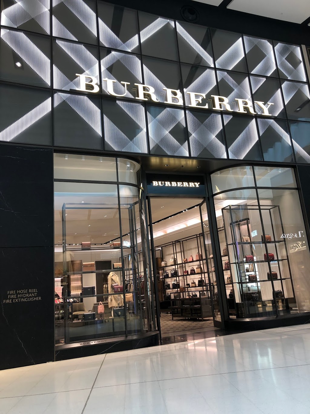 Burberry | clothing store | Sydney Airport International, International Terminal 1, Sydney NSW 2020, Australia | 0296931022 OR +61 2 9693 1022