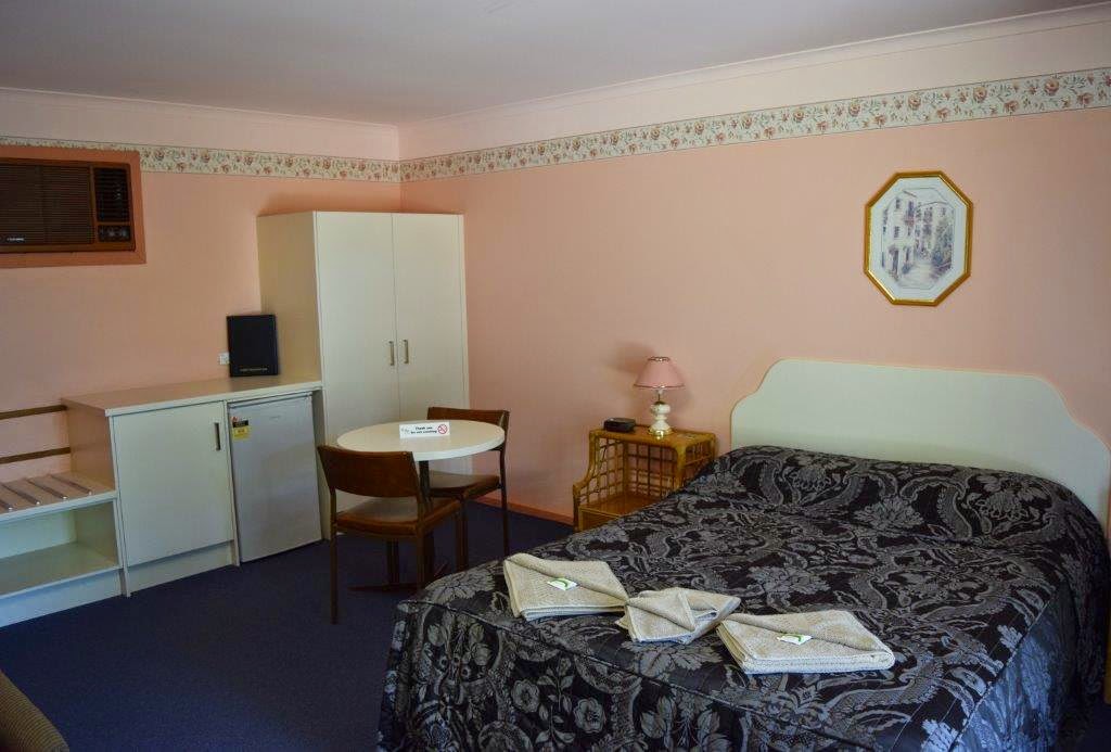 Roundhouse Motel - Peterborough | lodging | 25 Queen St, Peterborough SA 5422, Australia | 0886512078 OR +61 8 8651 2078